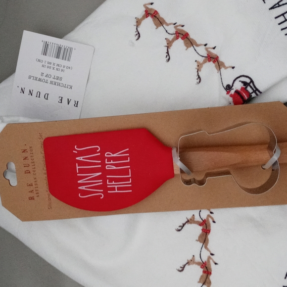 Rae DunnTwo kitchen towels spatula and a cookie cutter Rae Dunn - Picture 3 of 3